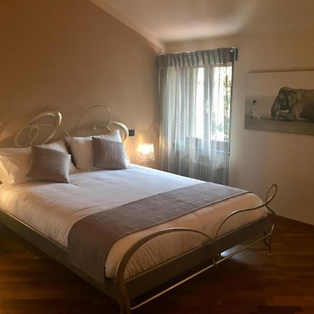 Marie Rose Luxury B&B&Apartment Desenzano del Garda Exterior foto