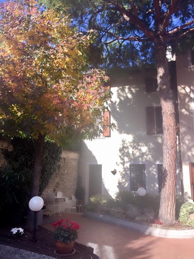 Marie Rose Luxury B&B&Apartment Desenzano del Garda Exterior foto