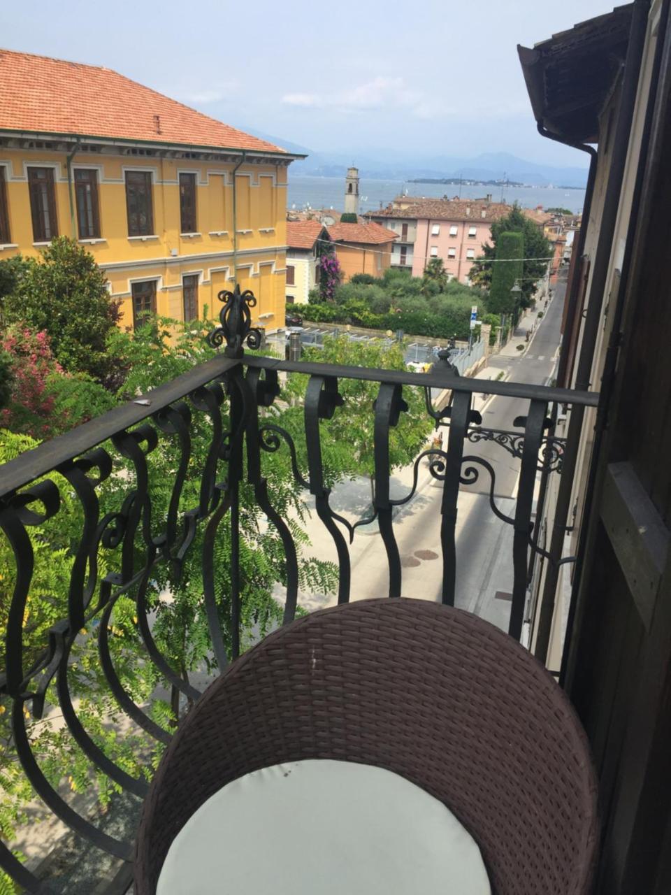 Marie Rose Luxury B&B&Apartment Desenzano del Garda Exterior foto